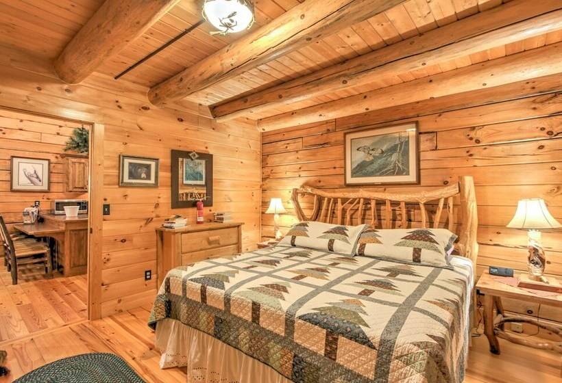Rustic Smoky Mountain Cabin W/ Hot Tub & Fireplace