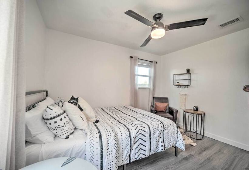 San Marcos Cottage W/ Large Private Backyard!