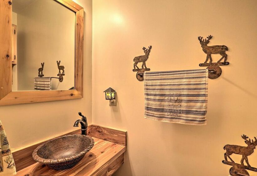 Serene Mountain Retreat W/ Hot Tub & Grills!