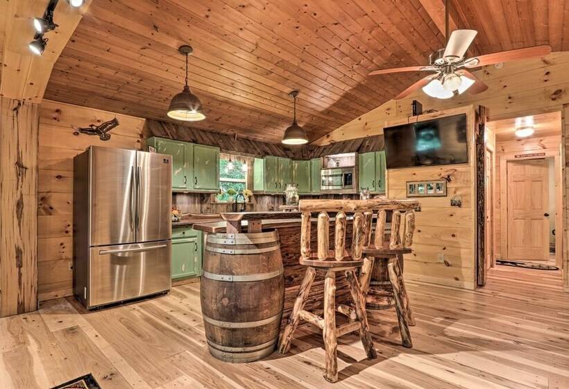 Serene Pigeon Forge Hideaway W/ Game Room!