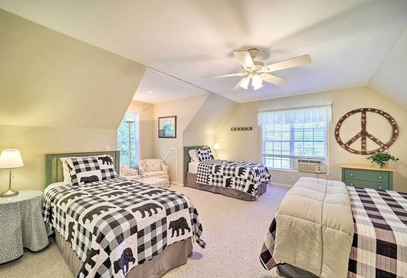 9 Mi To Sugar Mountain: Newland Cabin W/ Fire Pit!