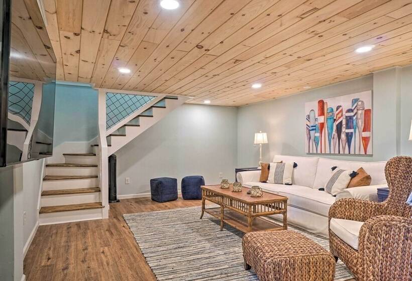 Hayesville Lake Getaway W/ Balcony & Mtn Views!
