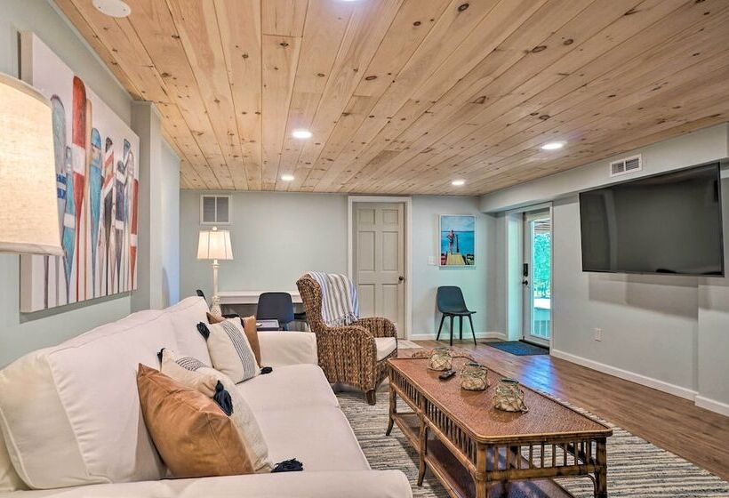Hayesville Lake Getaway W/ Balcony & Mtn Views!