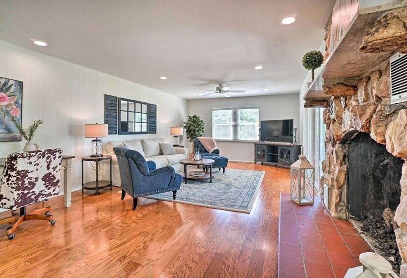 Hayesville Lake Getaway W/ Balcony & Mtn Views!