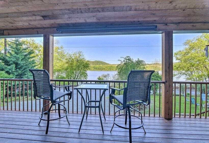 Spacious Pequea Retreat W/ Dock & Hot Tub!
