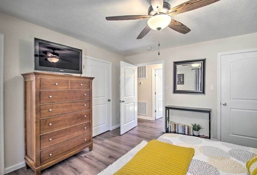 Stunning New Market Home W/ Mtn Views & Hot Tub!