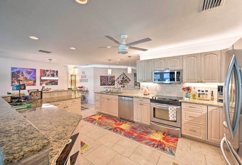 1 Mi To Dtwn: Sun Soaked Cape Coral Getaway!