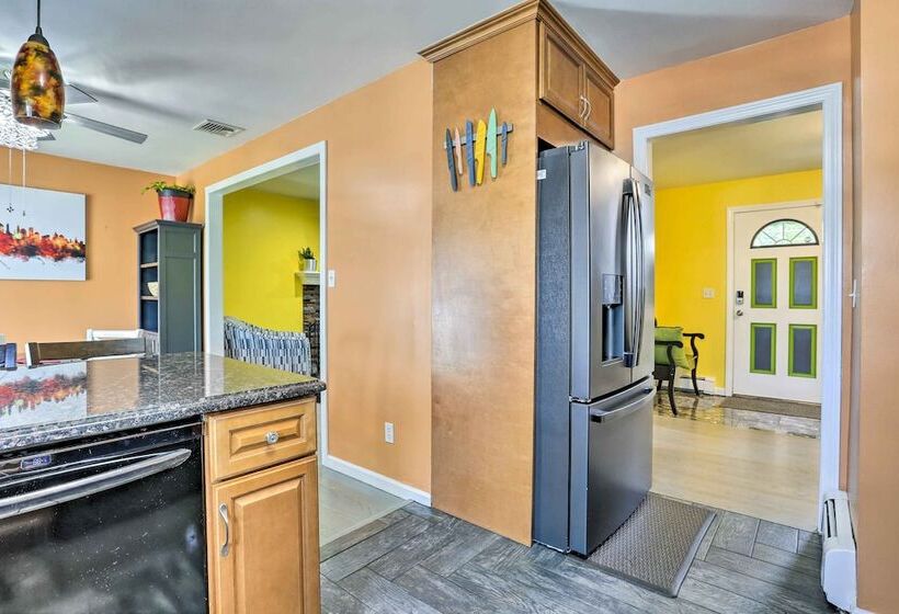 Vibrant Teaneck Home ~ 12 Mi To Manhattan!