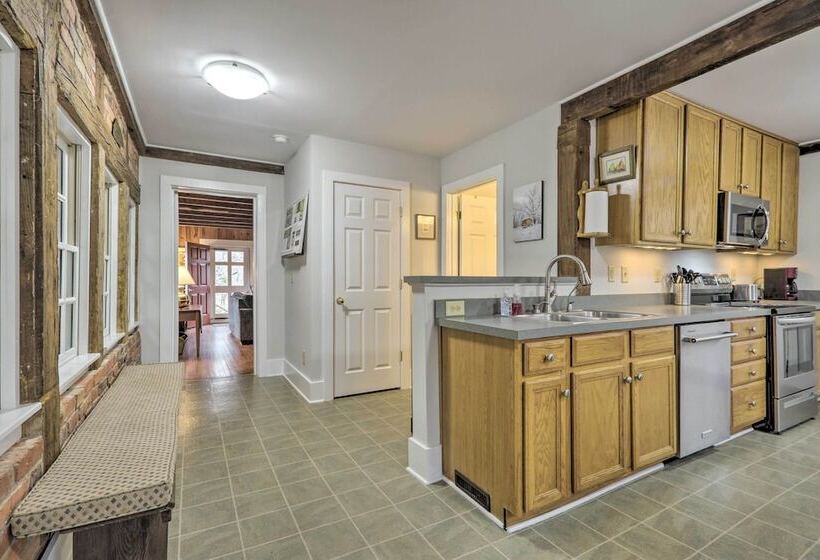 Warm + Peaceful Home W/ Fire Pit On Haw River