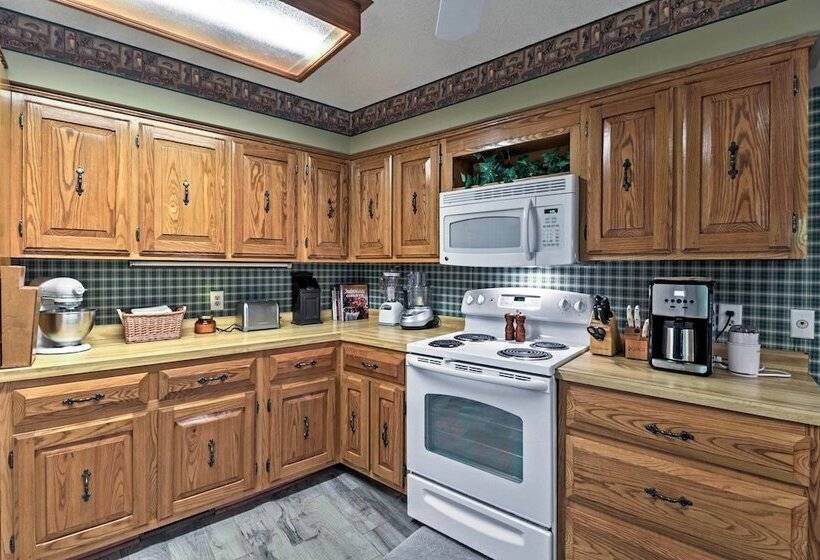 Waterfront Family Home W/ Deck, 5 Miles To Marina!