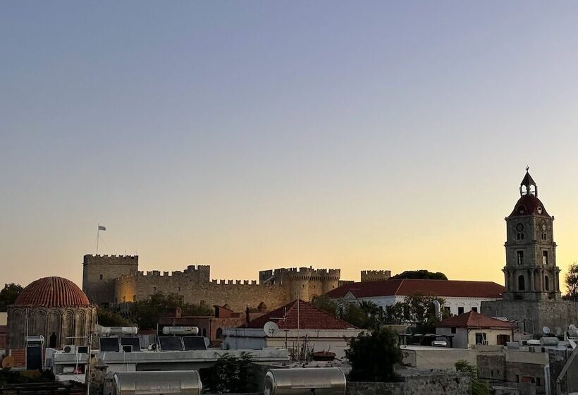 تختخواب و صبحانه Midgard Suites   Medieval Town