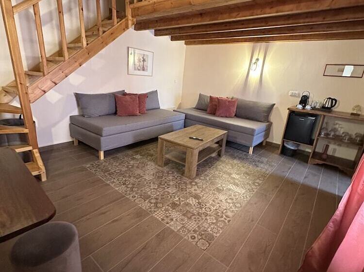 تختخواب و صبحانه Midgard Suites   Medieval Town