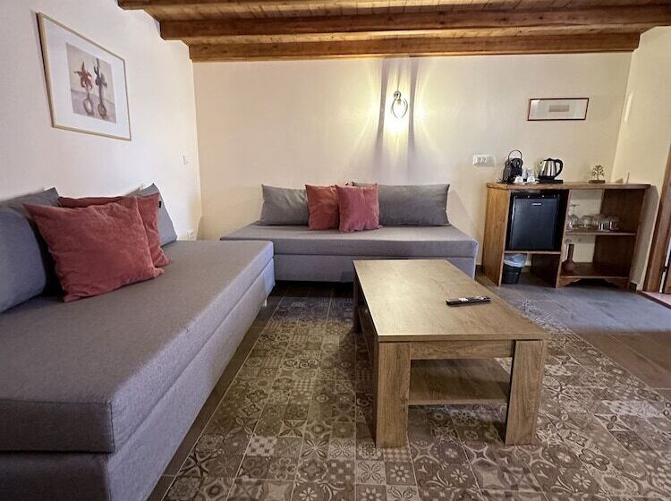 تختخواب و صبحانه Midgard Suites   Medieval Town