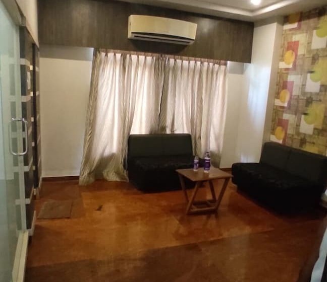 בית מלון כפרי Center Point