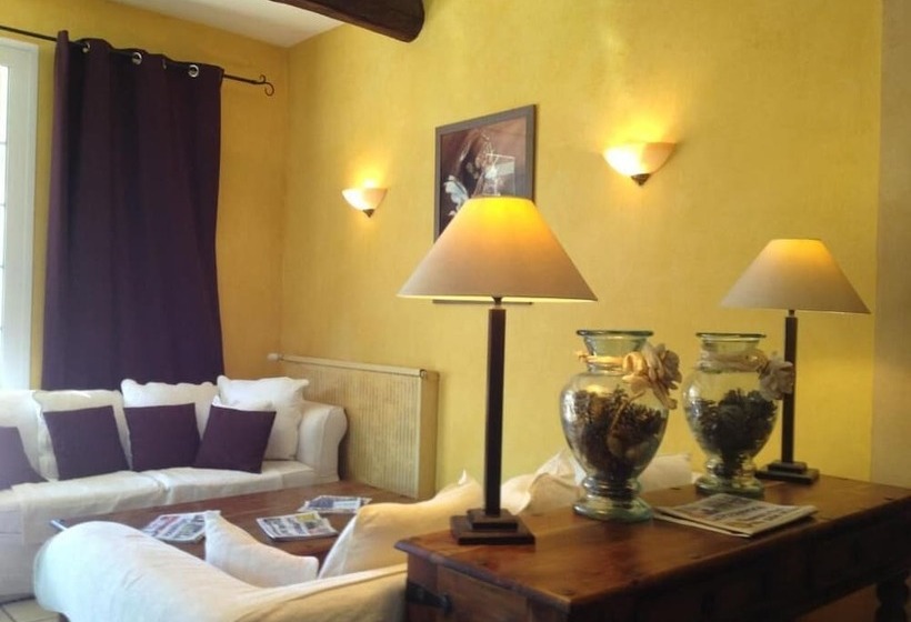 호텔 Hôtel Les Magnanarelles