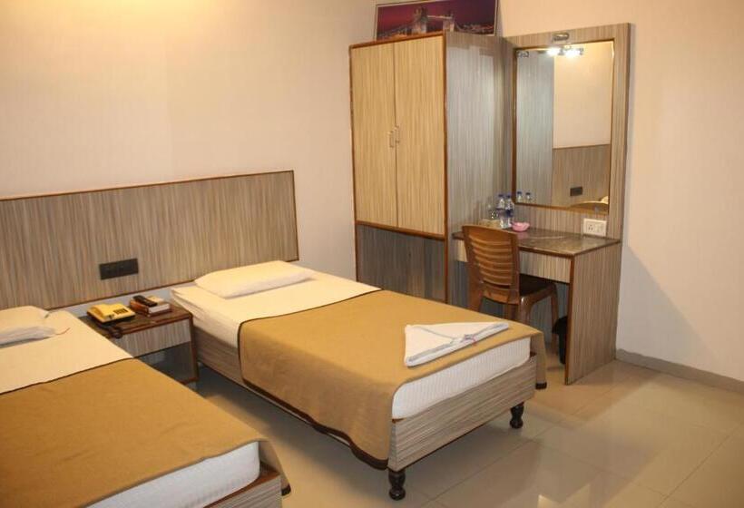 فندق Niraj International