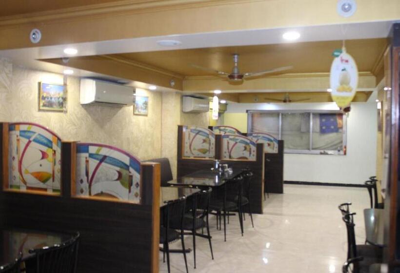 فندق Niraj International