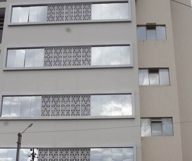 فندق Niraj International