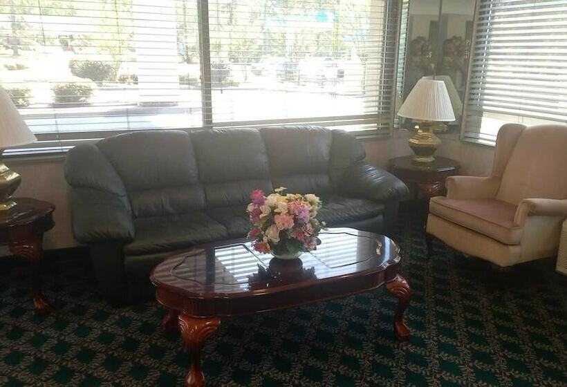 فندق على الطريق Traveler Inn And Suites