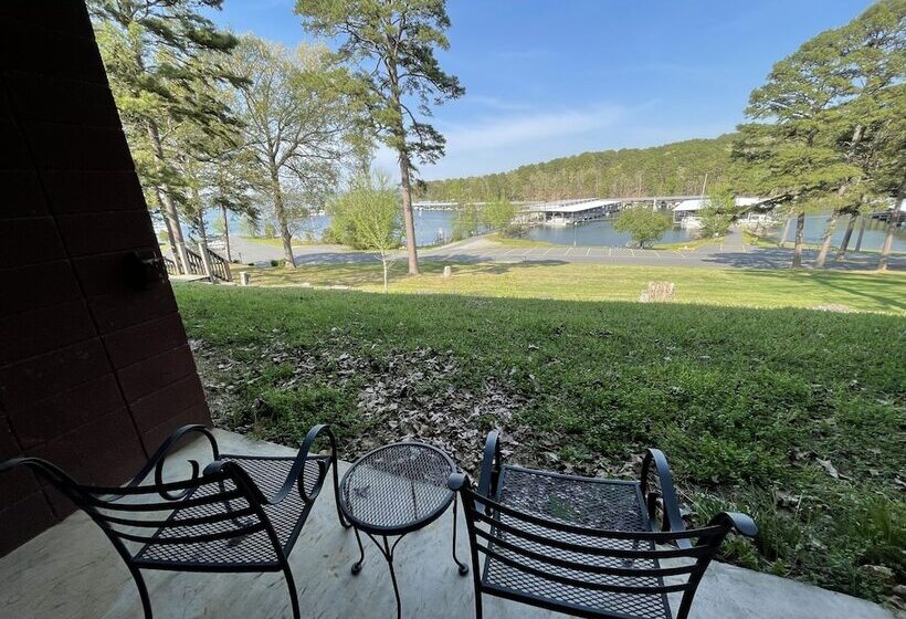 Mountain Harbor King Guest Room On Lake Ouachita By Redawning