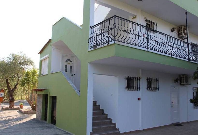 پانسیون Villa Iatrou