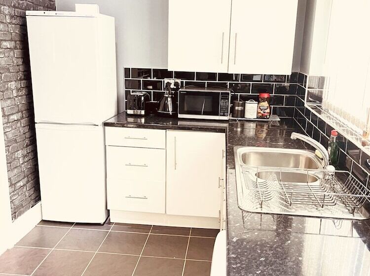 اقامتگاه Charming 3 Bed Holiday House In Birmingham