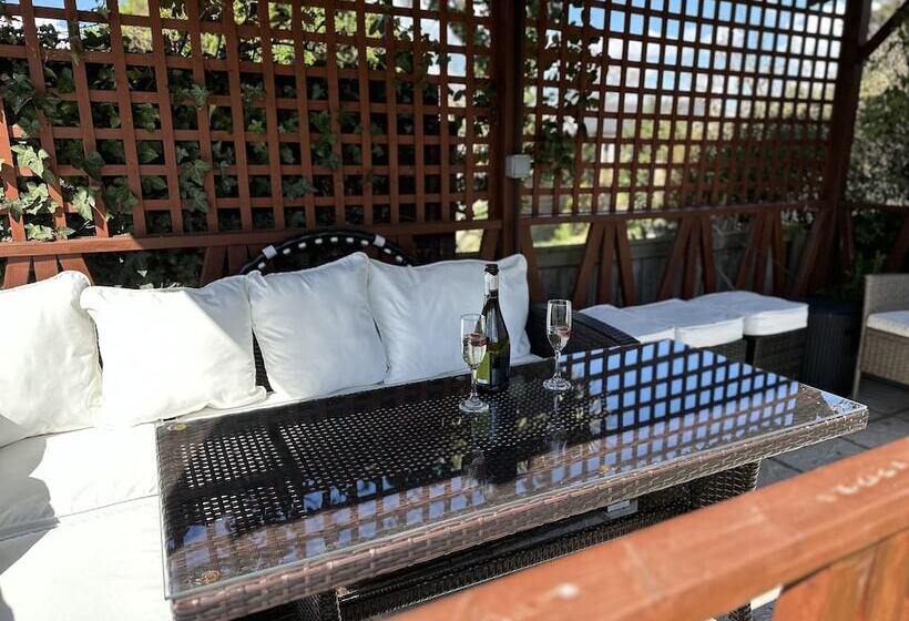 住所  Remarkable 3 Bed House In East Cowes