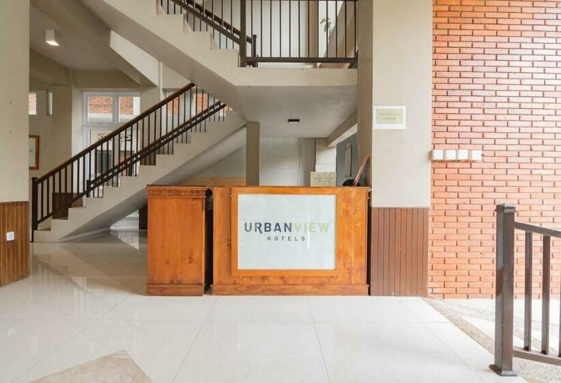 Urbanview Hotel Syariah Insani Cisarua Puncak