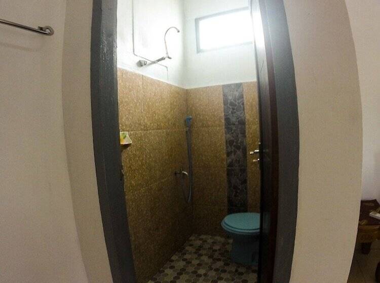 هتل Artha Homestay Tomia