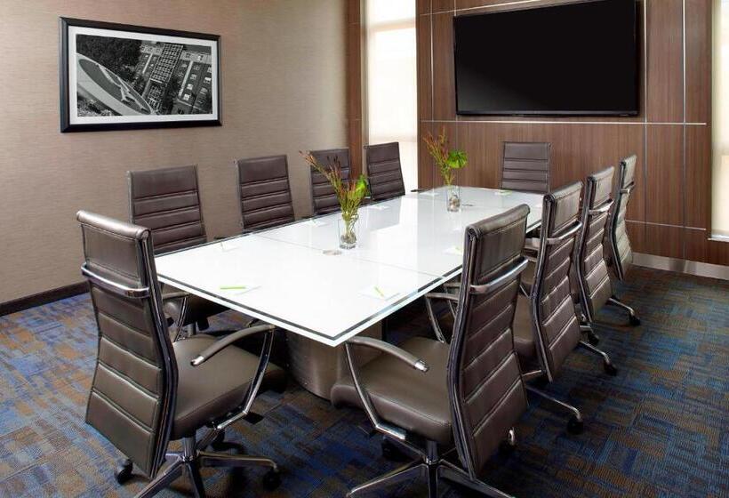 هتل Courtyard By Marriott Akron Downtown