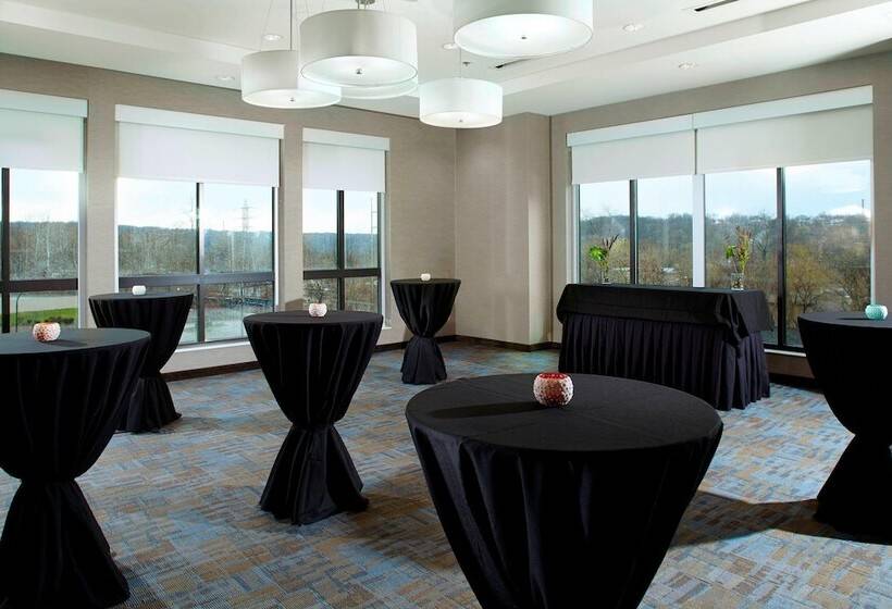 هتل Courtyard By Marriott Akron Downtown