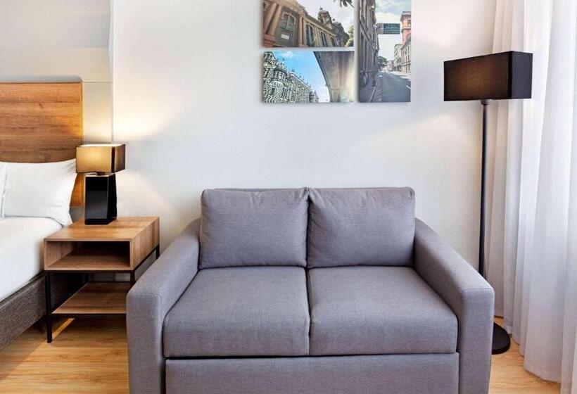 هتل La Quinta By Wyndham Medellin