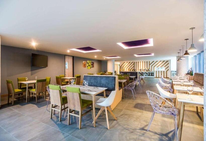 هتل La Quinta By Wyndham Medellin