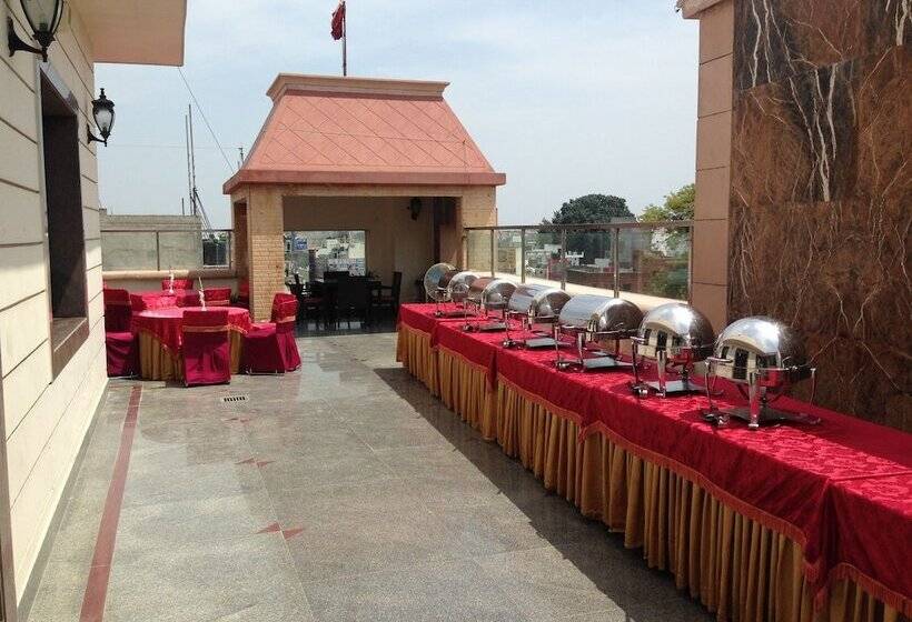 בית מלון כפרי Leela Grande