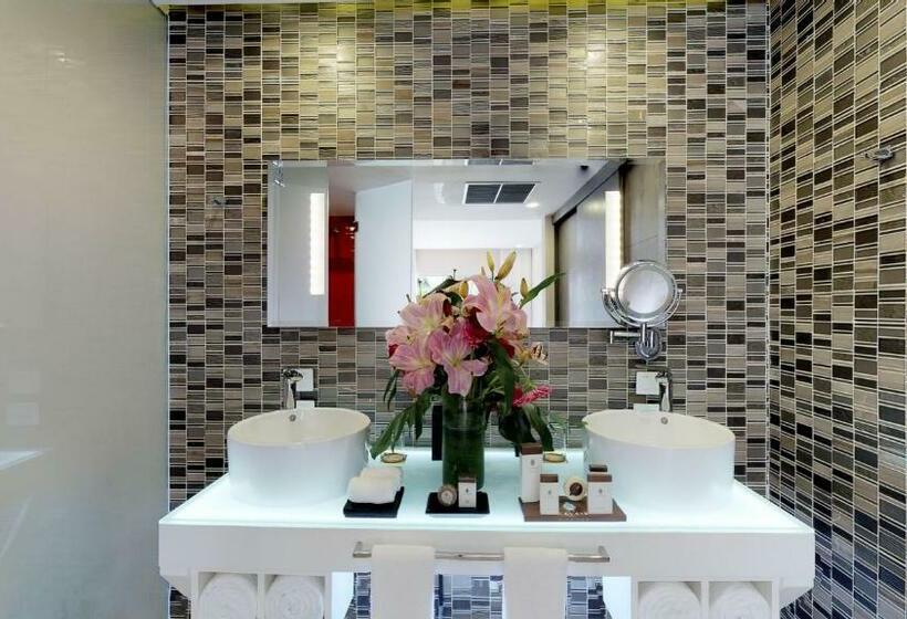 호텔 Residences at The Fives