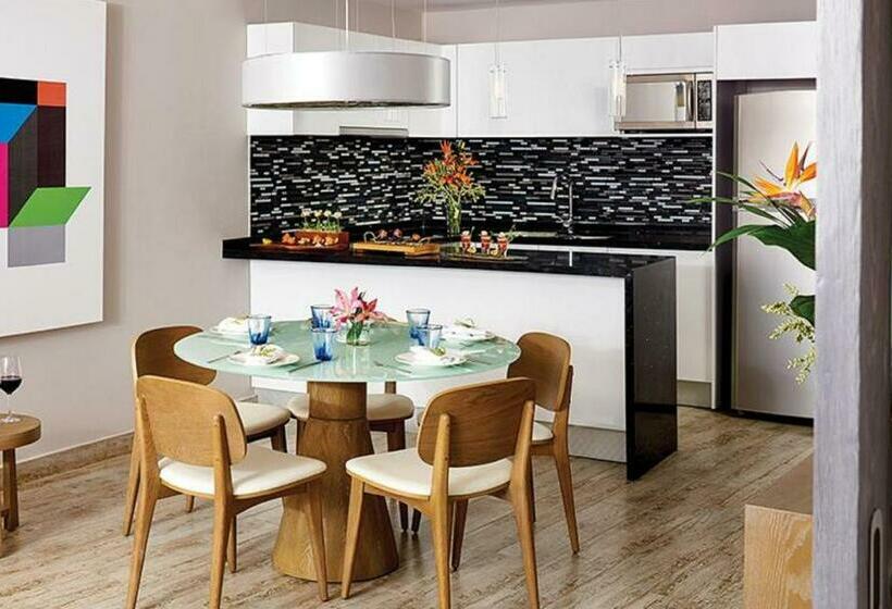 호텔 Residences at The Fives