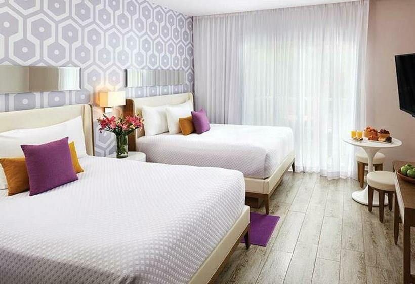 호텔 Residences at The Fives