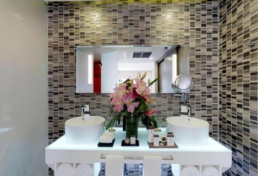 호텔 Residences at The Fives