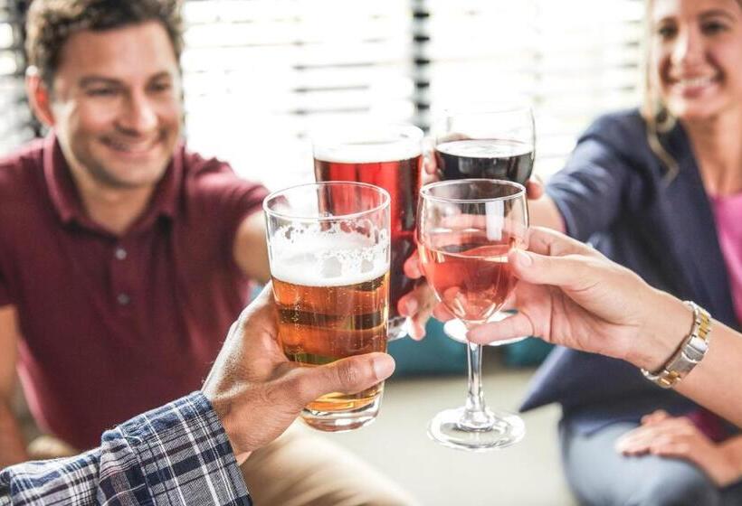 Отель Staybridge Suites Anaheim At The Park, An Ihg