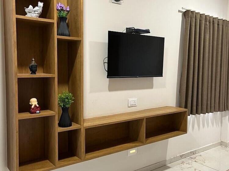 Click Hotel Tulsi