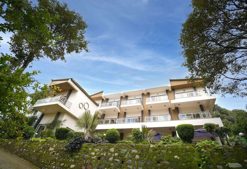 בית מלון כפרי Chirping Hills Resort,bhimtal