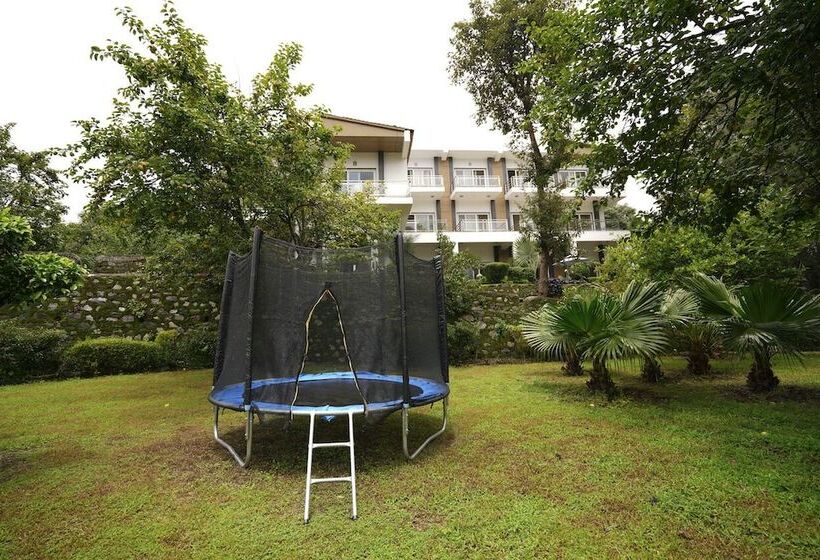 בית מלון כפרי Chirping Hills Resort,bhimtal
