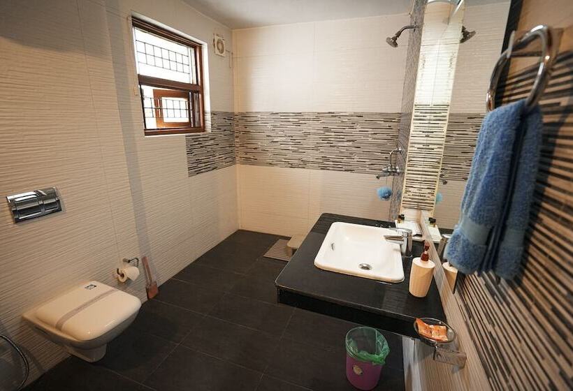 בית מלון כפרי Chirping Hills Resort,bhimtal