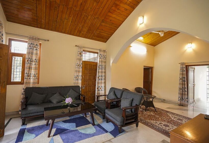 בית מלון כפרי Chirping Hills Resort,bhimtal
