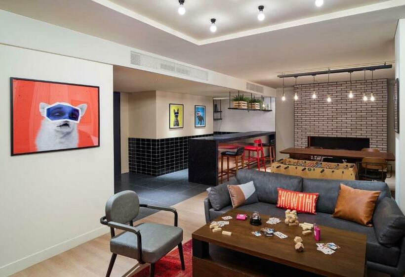 בית מלון כפרי Moxy Seoul, Myeongdong