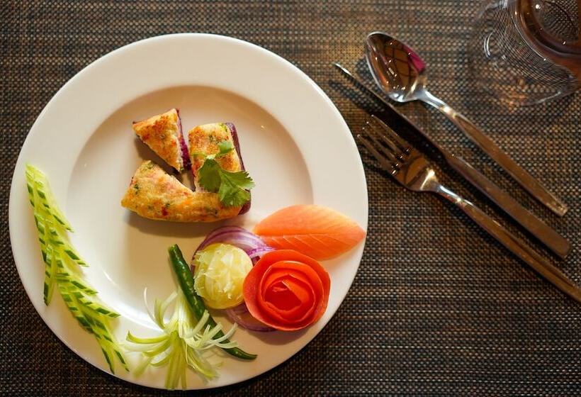 فندق Aamaghati Wildlife Resort