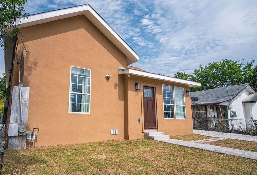 Charming 3br/2ba Gem Close To Downtown/ Riverwalk