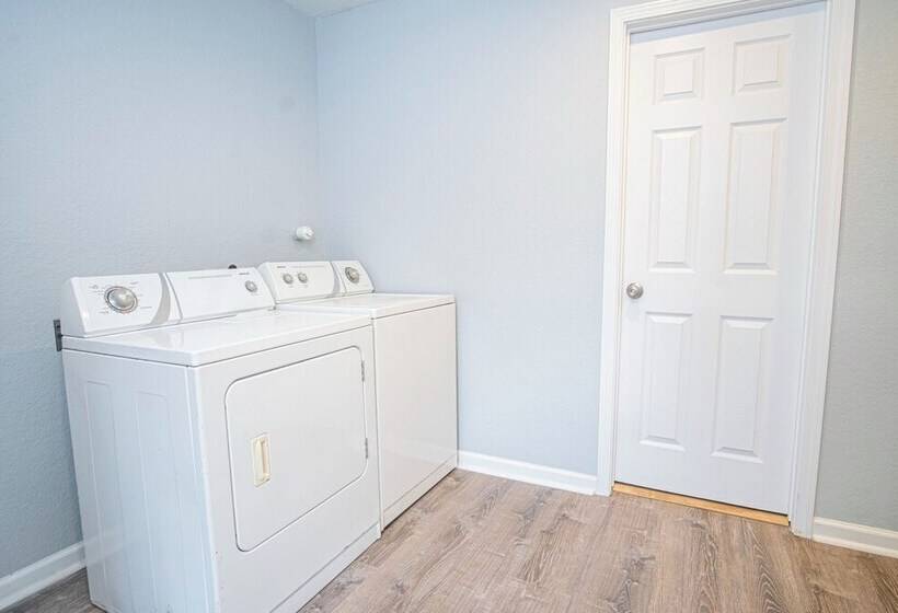 Charming 3br/2ba Gem Close To Downtown/ Riverwalk