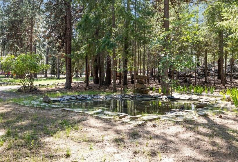 Deschutes Riverwoods Retreat