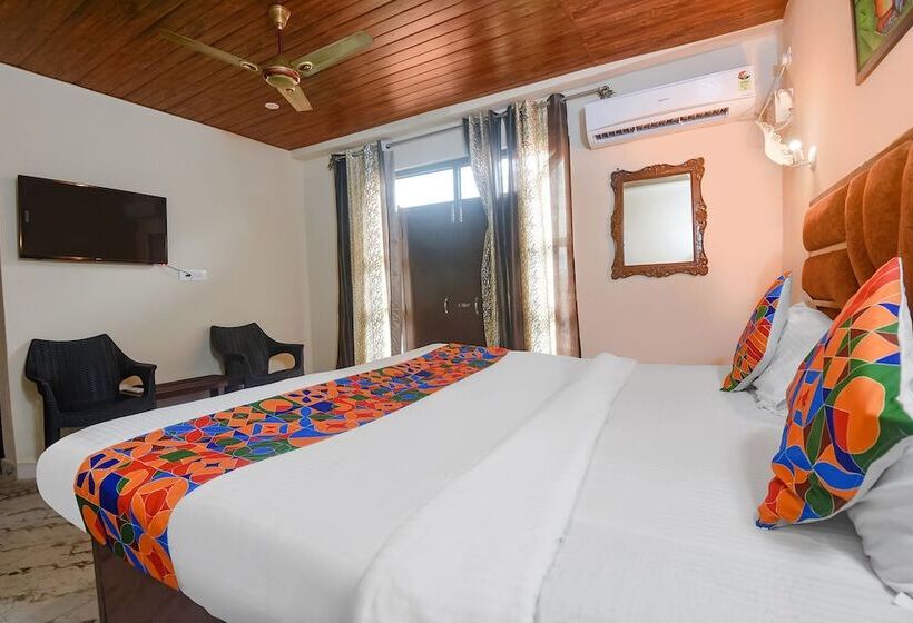 هتل Fabexpress Corinthia Boutique Rooms   Nr Candolim Beach